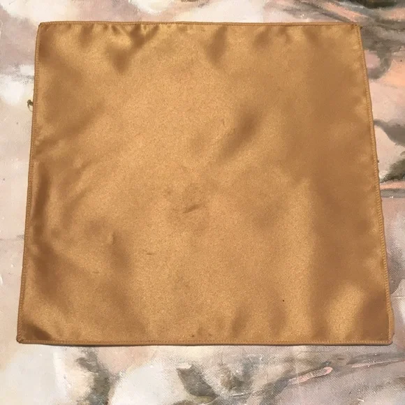 Gold pocket square - Picture 4 of 7